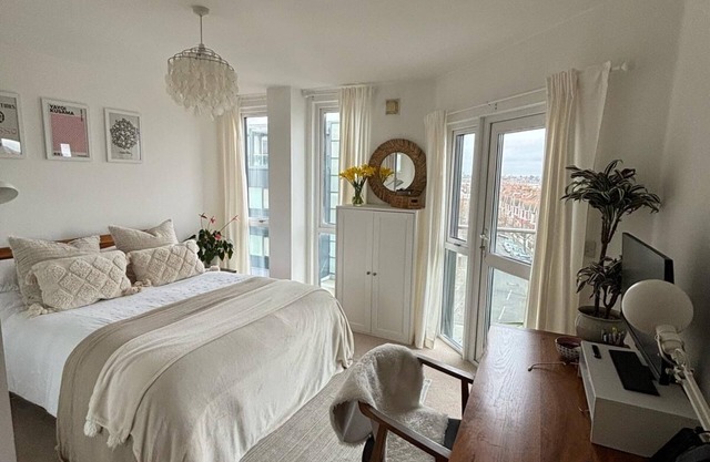 Wimbledon Park, Spacious 1 Bed, With Large Balcony