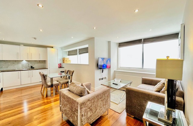Wimbledon Tennis - Luxury Two Bedroom Serviced Apartment