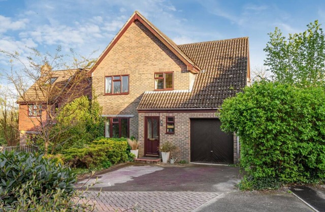 Winchester Stunning Spacious 4 Bedroom House