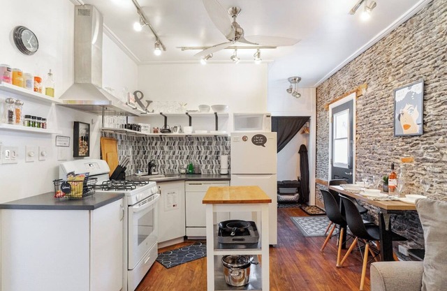 Wind Rose 22 · Cool Modern Flat Upstairs in 1800s Limestone Home