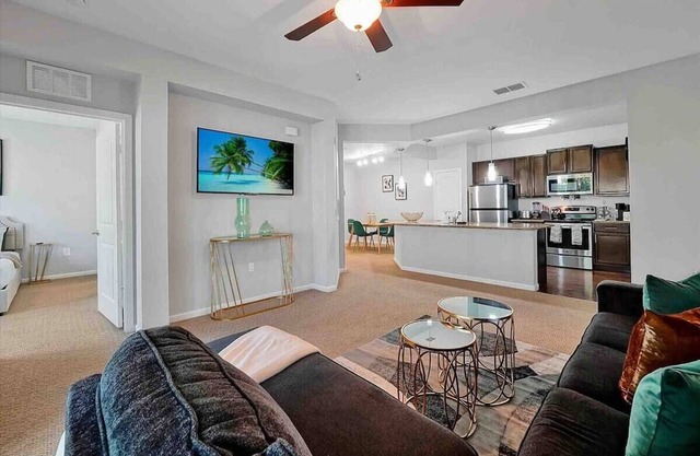Windermere CasaMirella · 2BR/Modern/Fast Wi-Fi/Pool/gym/near Disney Parks