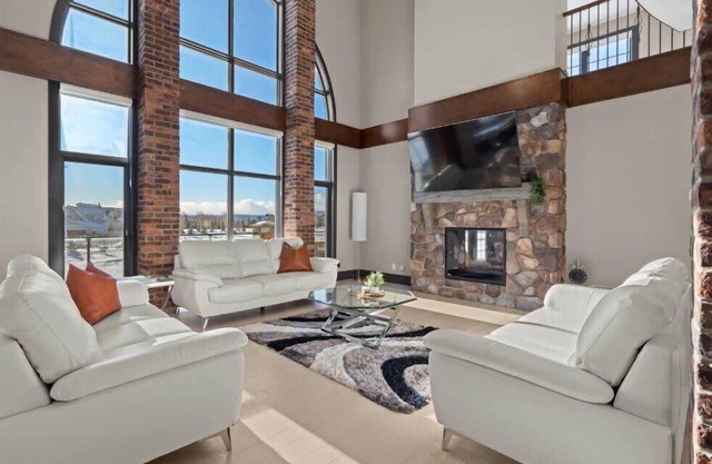 Windhorse Manor | No Service Fees | Patio & BBQ