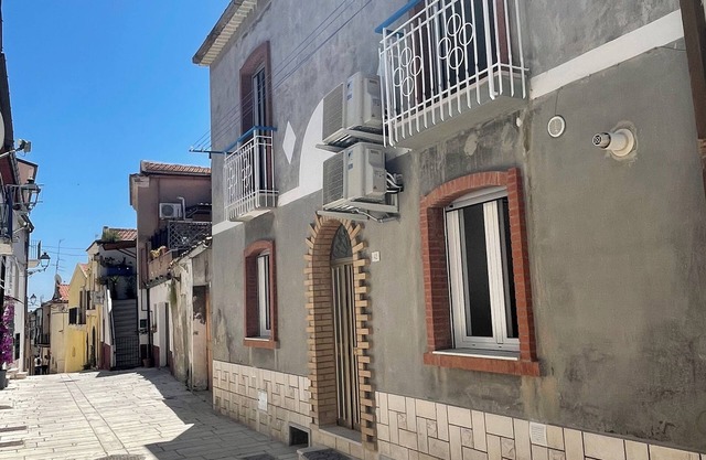 Window on the Borgo