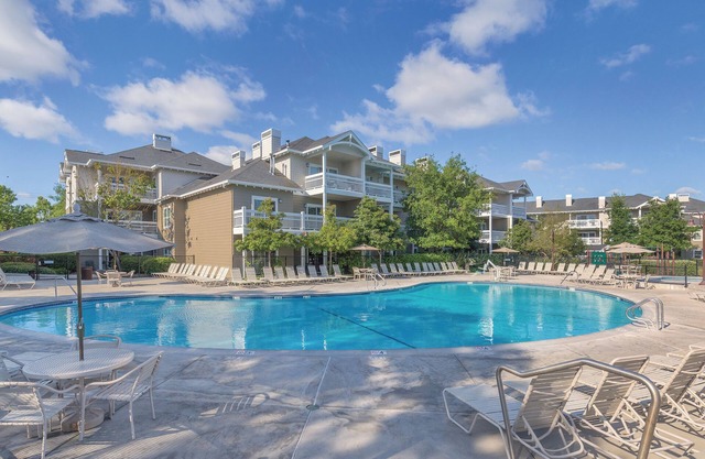 Windsor, CA: Sonoma 3 Bedroom Condo w / chimenea, Resort piscina, spa, Wi-Fi y Más!