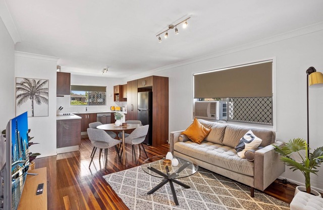Windsor Cosy 2-Bedroom Unit in Quiet Neighborhood