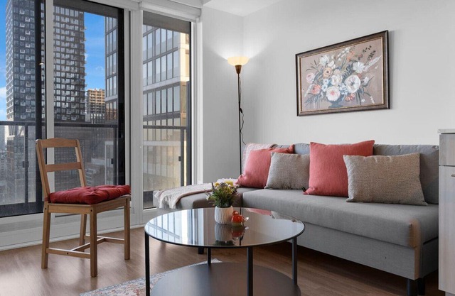 Windsor Stays - 5 min to Eaton Centre / Sanofi Square