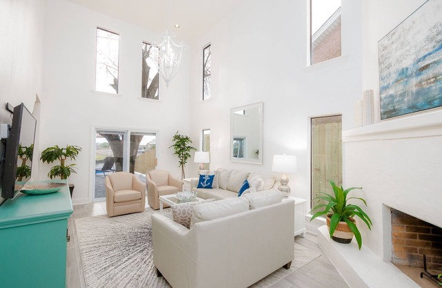 Windward- New Orleans Area Waterfront Home con piscina
