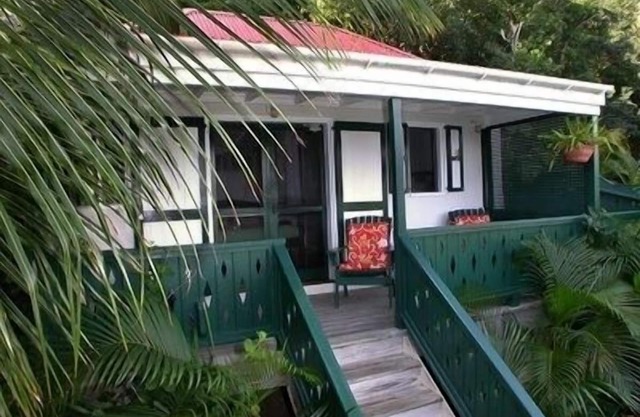 Windwardside Cottage: pintoresco, tranquilo, romántico, Spa, Great Ocean Ver y jardines