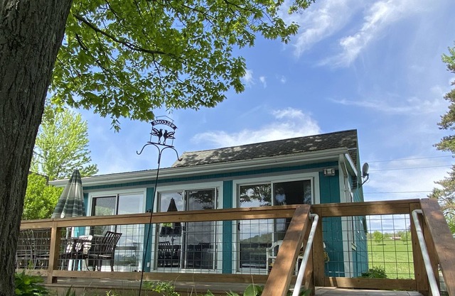 Windwood Shores, a classic cottage on Waneta Lake!