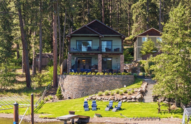 Windy Bay Hideaway on Lake Coeur d' Alene!