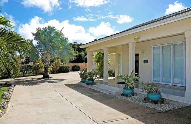 Charming 3-bedroom villa with private pool and coastal cliff view