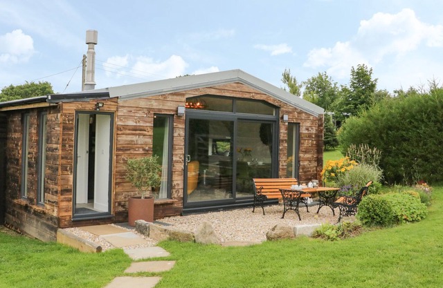 WINDY WILLOWS, family friendly, with open fire in Okehampton