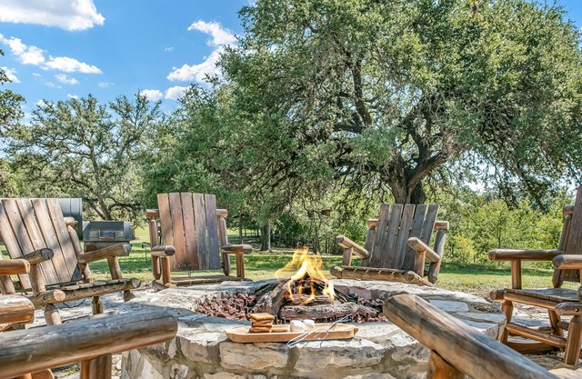 Wine Cellar Farmhouse | 3 King Beds | Full Kitchen | Pet Friendly w/ fee