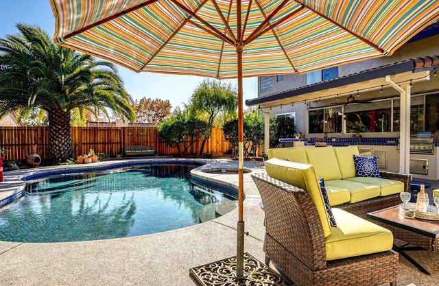 Wine Country Retreat. Large backyard with pool/spa, outdoor kitchen & fireplace