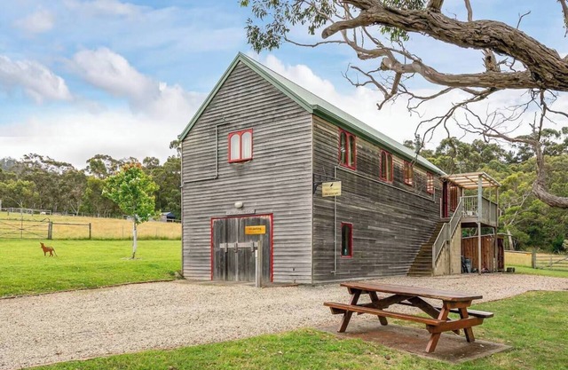 Wine Loft Cosy Country Retreat with Ocean Views