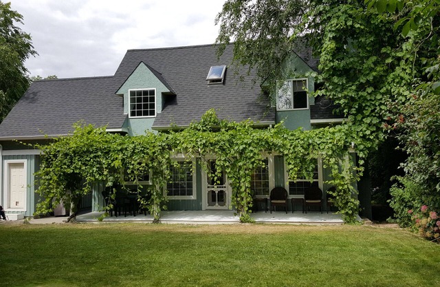 Vino amantes Oasis! - Su base de operaciones para visitar la Okanagan