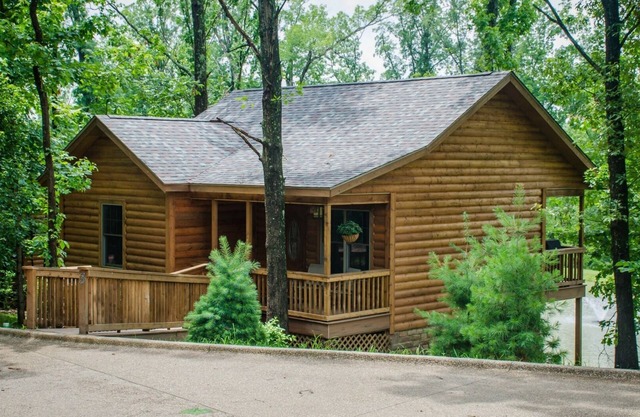 Wine Trail Cabin, 2015 Built, Carbondale, Southern IL - Parque Estatal Giant City