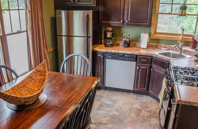 Wine Trail Cabin - Carbondale, Sur de Illinois - Parque Estatal Giant City