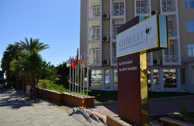 Winecity Hotel