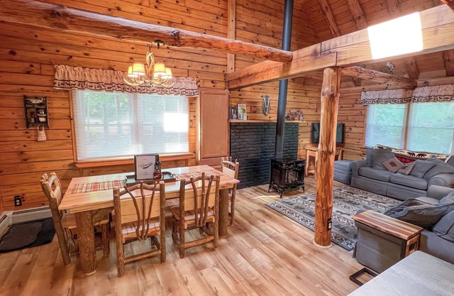 Winnipecabin - Hermosa cabaña de troncos con acceso al agua y bañera de hidromasaje, ¡cerca de todo!
