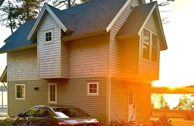 Winnipesaukee house w/ dock included.
