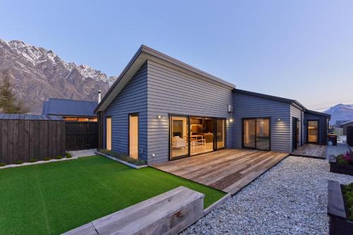 Winter Getaway with Mountain Views, 30mins to Ski, 500mbps Wifi, Washer & Dryer