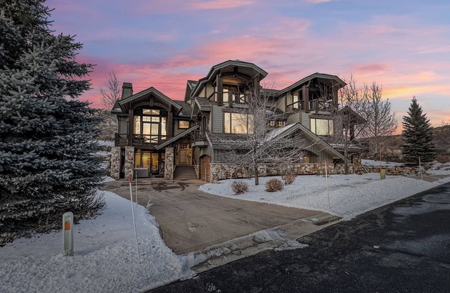 Winter Getaway Private Hot Tub, Views, Garage 4 King Suites 2 Living Rooms