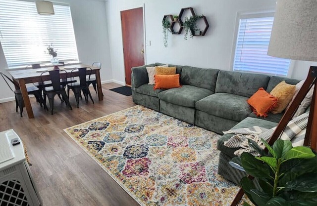 Brand New~Beaches~Marina~Walkable~Great Location