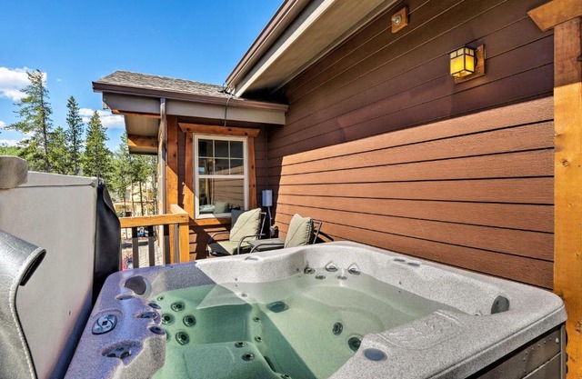 Winter Park Condo with Hot Tub and Mountain Views!