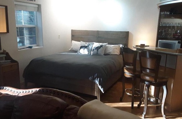 Winterfell Inn - No Xtra Fees, Dogs OK, King & Queen Suites
