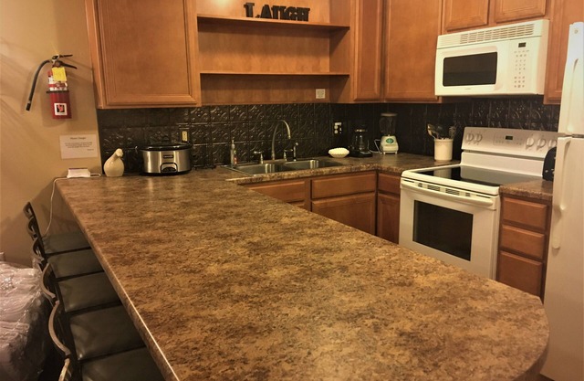 En las laderas en Winterplace cerca de Beckley WV cocina completa remodelada, terraza privada
