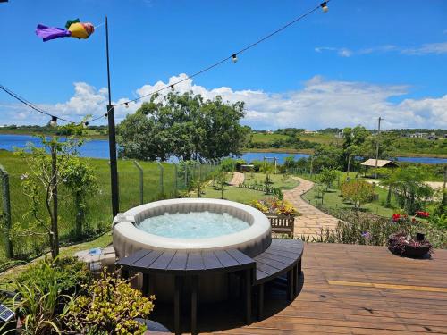 Wiri House na beira da Lagoa Doce