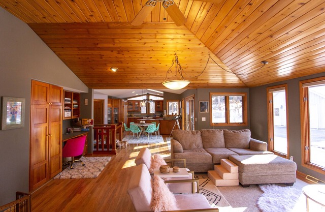 Wisconsin Dream! Lakeside Cottage - Sunset Views over Rock Lake