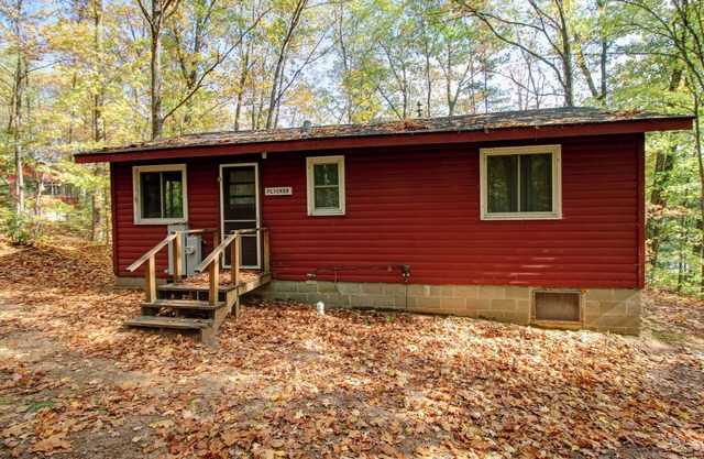 Wisconsin Northwoods comfortable cabin w/Private Dock. Family & Pet Friendly