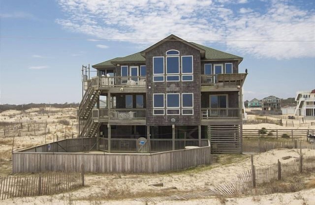 Witches Bikini! Oceanfront Fantastic views, pool, shuffleboard, 4x4 required