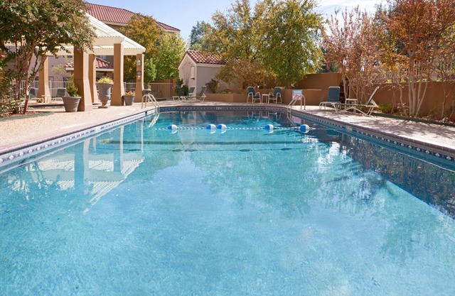With Pool + Hot tub | Breakfast & Evening Social