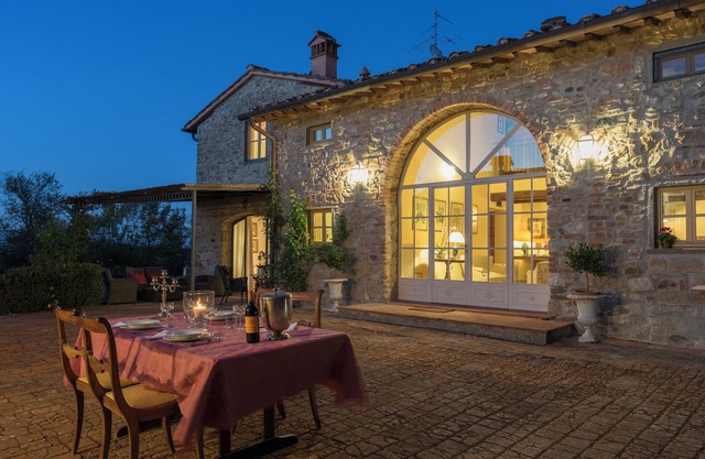 Hecha para reunirse, del resto nos encargamos nosotros – Villa con piscina