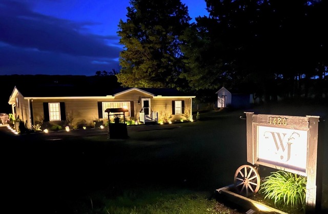 WJ's Cozy Countryside Retreat - Minutes from Findley Lake and Peek'n Peak