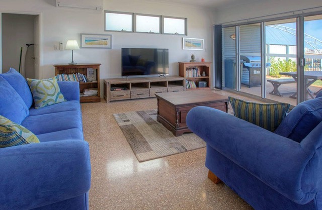Impresionante casa de 3 dormitorios con vistas al canal y al mar.