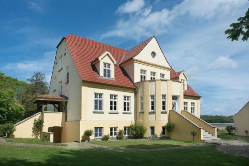 Wohnung Im Zweiten Obergeschoss Des Gutshauses