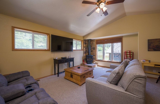 Wolf Creek Mountain Retreat, Stay for Labor Day