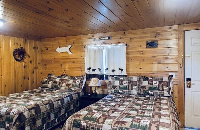 The Black Bear Inn The Wolf Den Sleeps 4 ¡Limpio, acogedor! Wi-Fi DISH