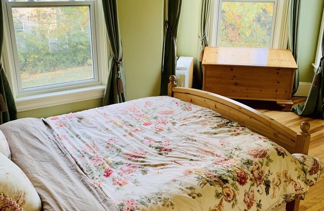 Wolfville Estate. Sleeps 18