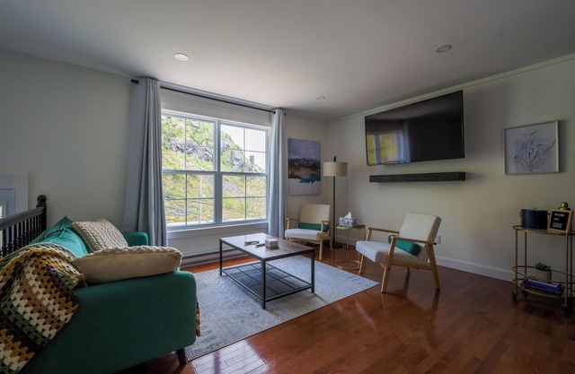 Wonderful 3-bedroom house with WiFi in Petty Harbour-Maddox Cove