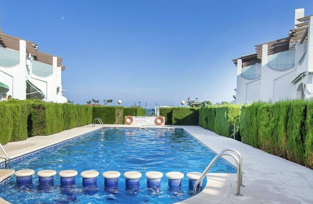 Estupenda casa de vacaciones para 6 personas con piscina, TV, patio y aparcamiento