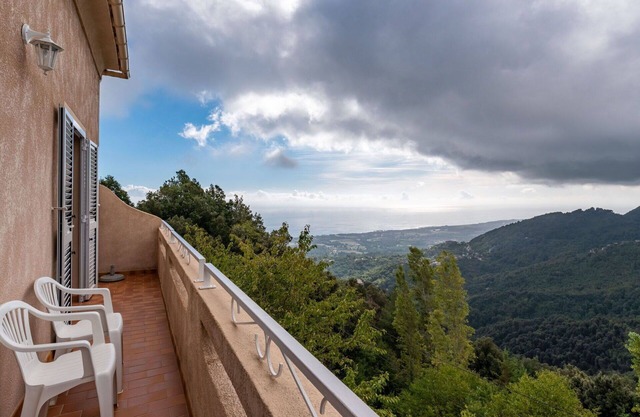 Preciosa casa de vacaciones privada para 6 personas con TV, patio, vista panorámica y aparcamiento