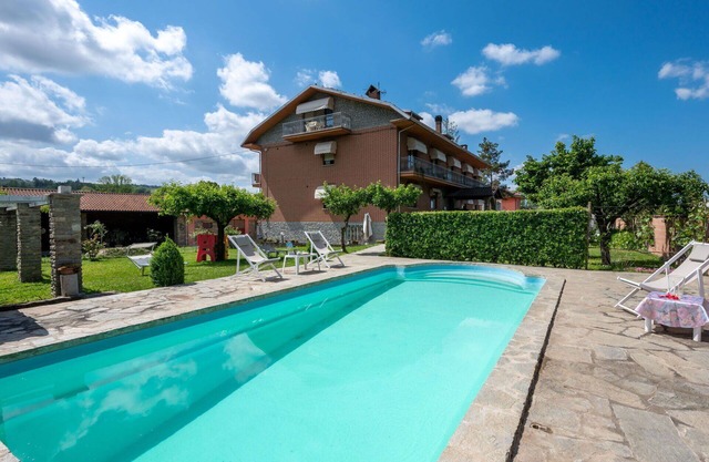 Maravillosa casa de vacaciones para 4 personas con piscina, WIFI, TV, terraza y aparcamiento