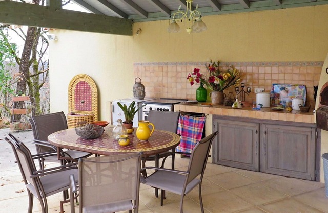 Preciosa casa de vacaciones privada para 4 personas con piscina, WIFI, TV, terraza y aparcamiento