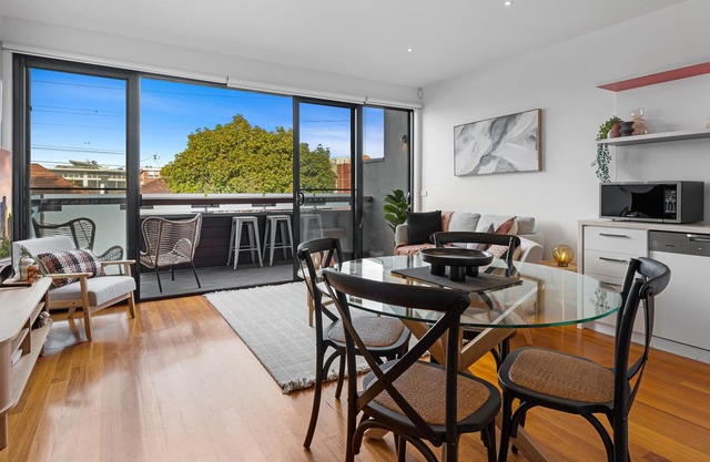 Wonderful 2-Bed Town House near Local Cafes