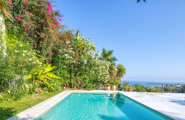 Wonderful and quiet villa with large garden and pool in Nice - Welkeys